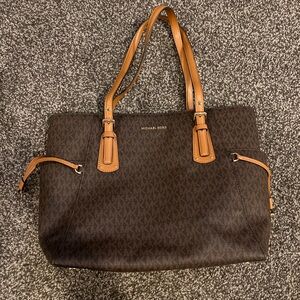 Michael Kors Voyager Tote